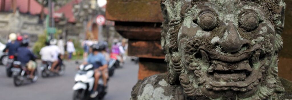 bali travel guide - Bali scooters and statue