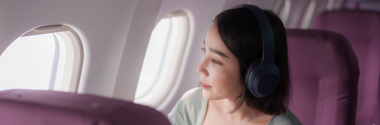 3 Best Noise Cancelling Headphones For Flying In 2024