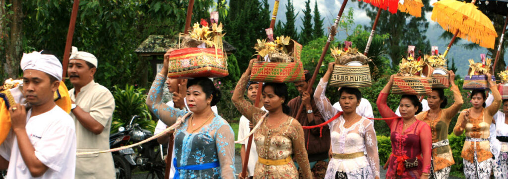 Free Things to Do in Bali - ceremony