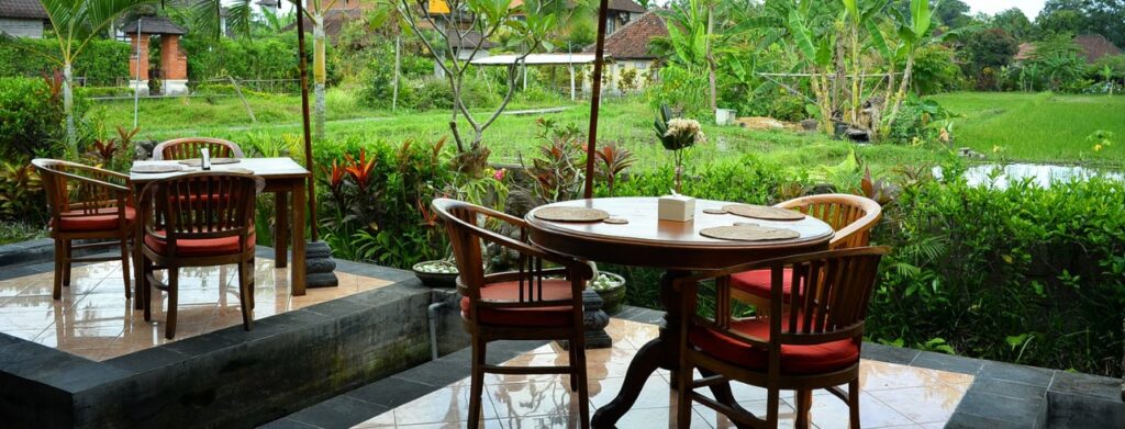 best restaurants in Bali - Balinese restaurant table in rice fields