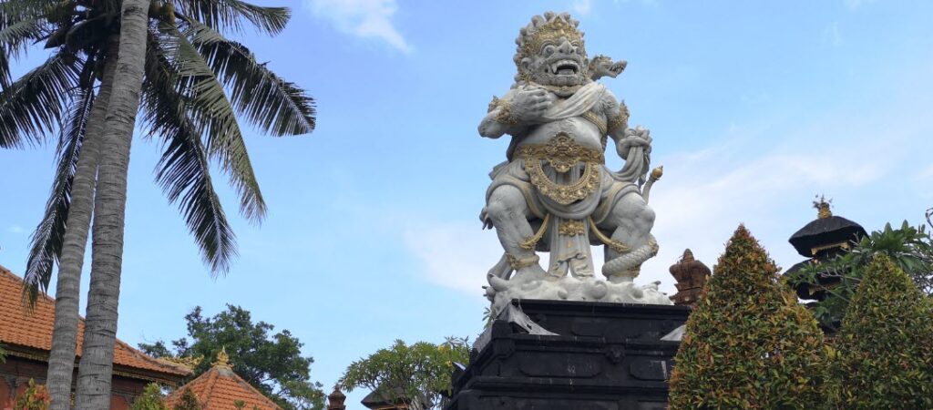 things to do in Seminyak - Pura Petitenget