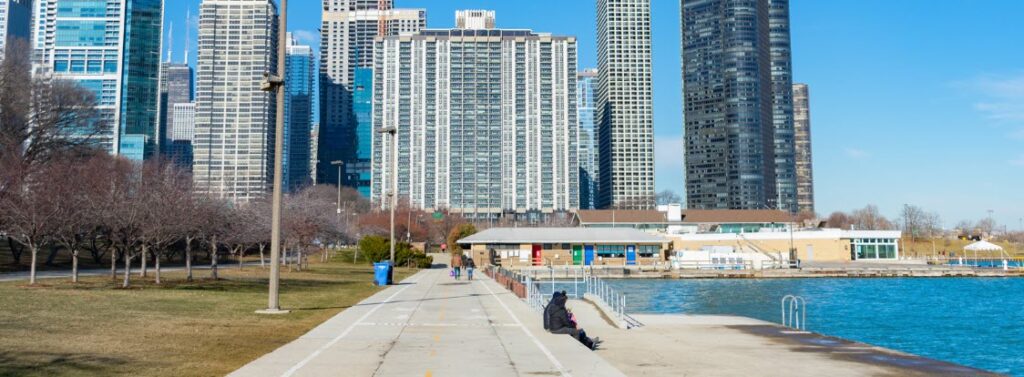 ways to spend one day in Chicago - Chicagos Lakefront Trail