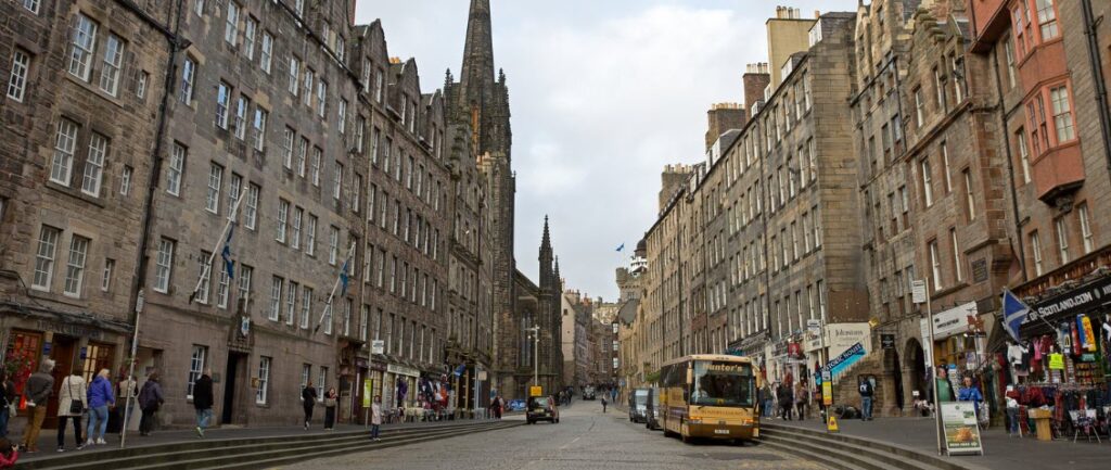 Ways to Spend One Day in Edinburgh -The Royal Mile