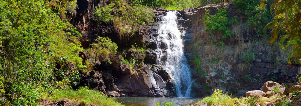 best waterfalls in hawaii - Waimea Falls