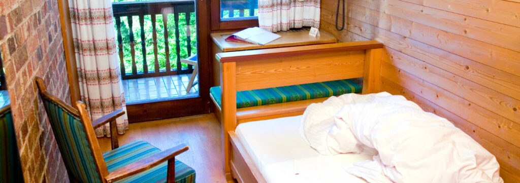 Best Hostels in Hawaii - hostel room