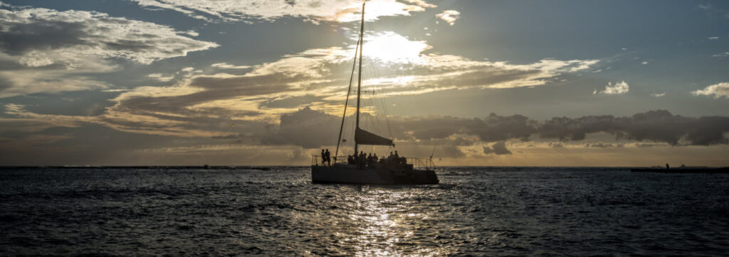 best tours in Hawaii - Sunset sail waikiki