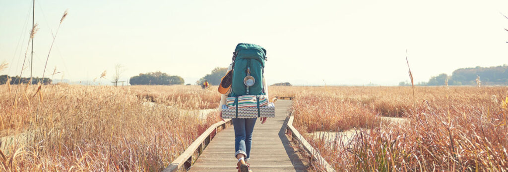 Tips for Flashpackers - Girl with large backpack